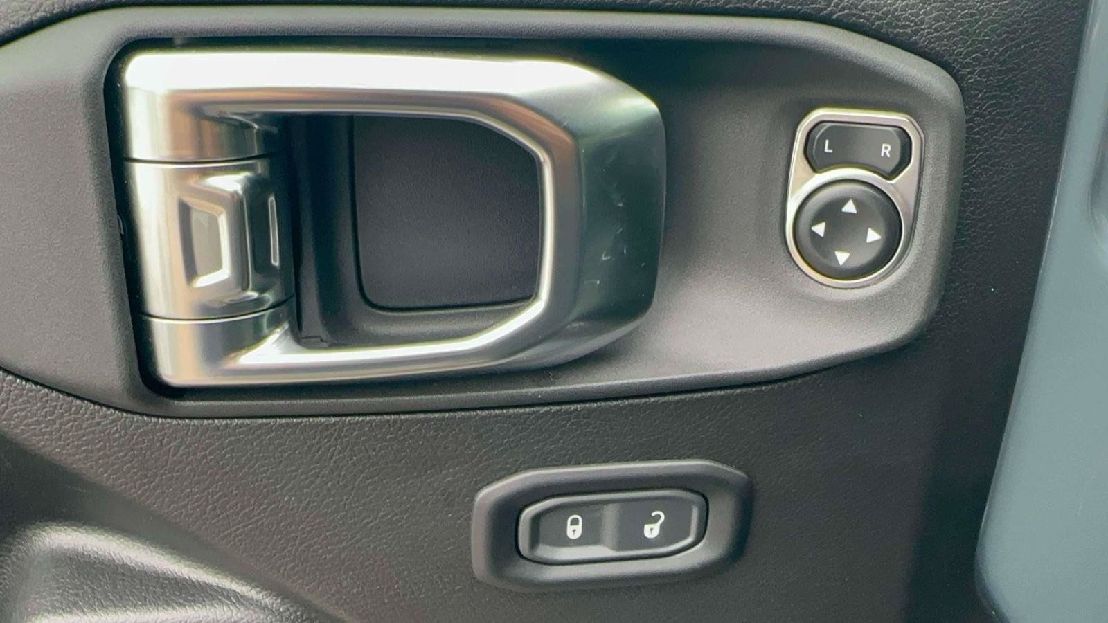 Used 2025 Jeep Wrangler Unlimited Sport AWD/4WD image 13