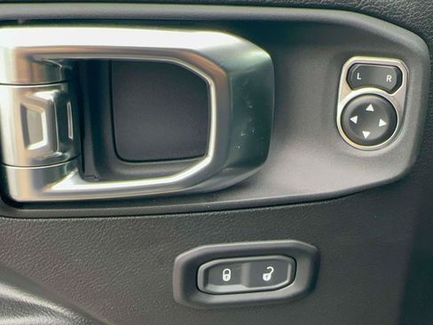 Used 2025 Jeep Wrangler Unlimited Sport AWD/4WD image 13