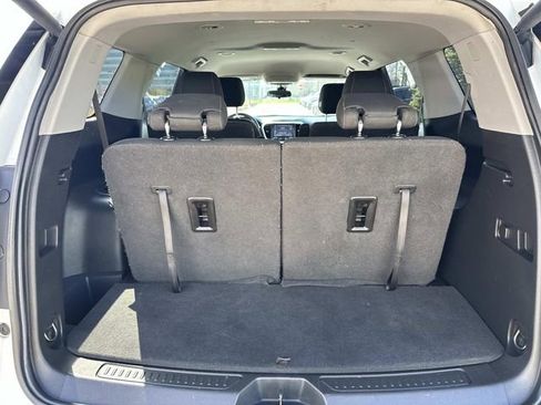 Used 2021 GMC Acadia SLE w/ Driver Convenience Package FWD image 9