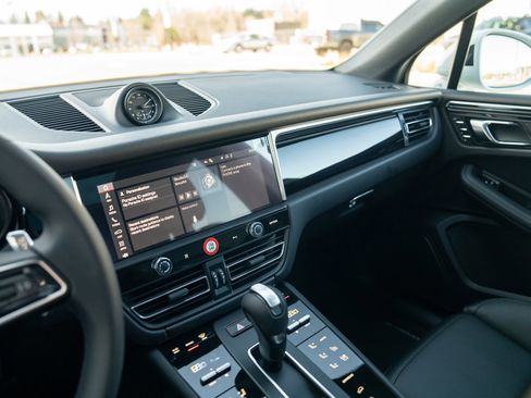 New 2026 Porsche Macan image 16