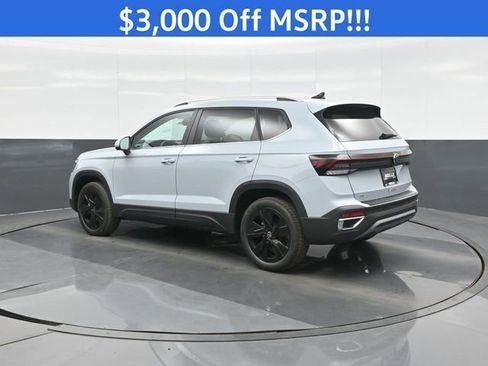 New 2026 Volkswagen Taos SE image 5