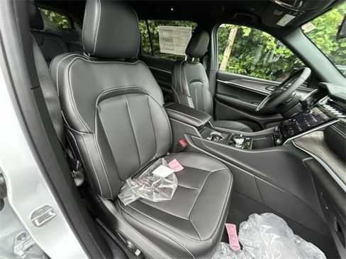 New 2025 Jeep Grand Cherokee L Limited image 15