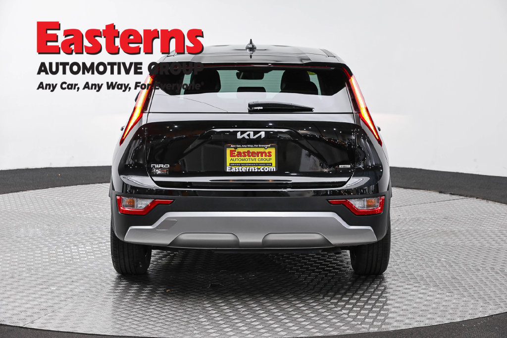Used 2025 Kia Niro LX FWD image 7