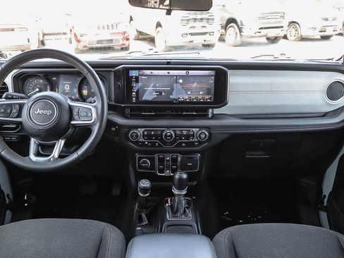 Used 2024 Jeep Wrangler Unlimited Sahara AWD/4WD image 11