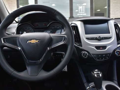 Used 2017 Chevrolet Cruze LS image 23