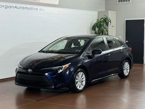 Used 2025 Toyota Corolla LE w/ LE Premium Package FWD image 6