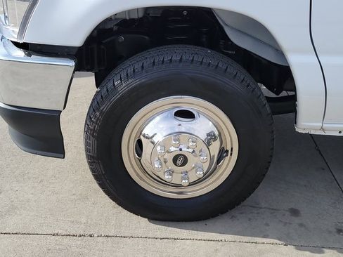 Certified 2024 Ford E-350 and Econoline 350 Super Duty w/ Driver's Safety Package image 15