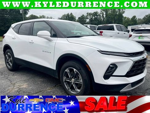Used 2025 Chevrolet Blazer LT FWD image 1