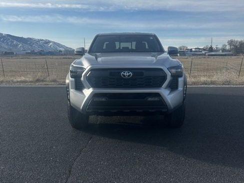 Used 2024 Toyota Tacoma TRD Off-Road image 3