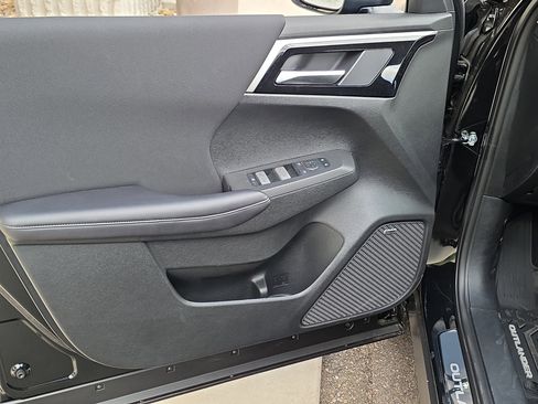 New 2026 Mitsubishi Outlander ES FWD image 10