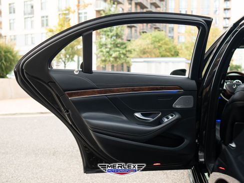 Used 2014 Mercedes-Benz S 550 Sedan w/ Sport Package w/ Sport Package image 46