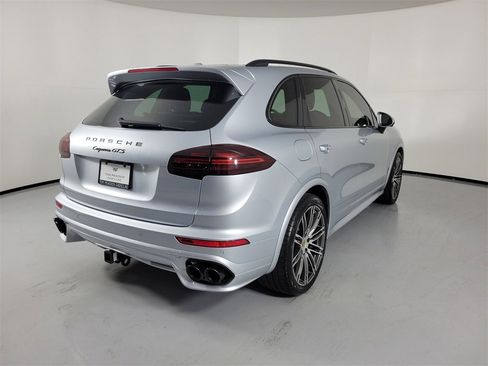 Used 2016 Porsche Cayenne GTS image 4