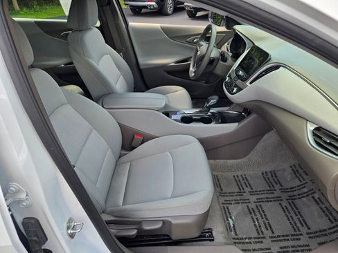 Certified 2025 Chevrolet Malibu LT FWD image 8