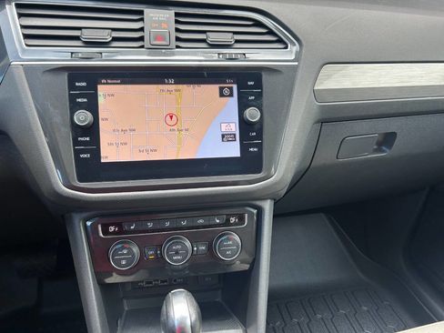 Used 2018 Volkswagen Tiguan SEL w/ 3rd Row Seat Package image 9