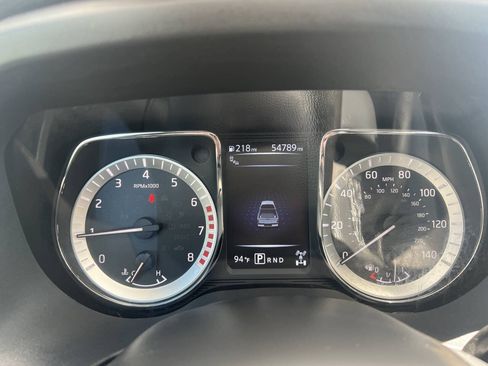 Used 2018 Nissan Titan SV w/ SV Convenience Package AWD/4WD image 10