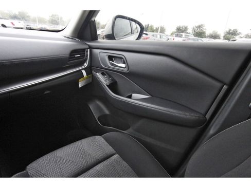 Used 2025 Nissan Rogue SV image 13