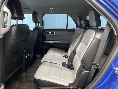 Used 2021 Ford Explorer XLT w/ Equipment Group 202A image 25