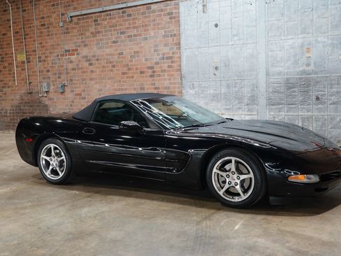 Used 2004 Chevrolet Corvette Convertible w/ Preferred Equipment Group image 50