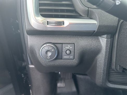 Used 2015 GMC Acadia SLT image 12