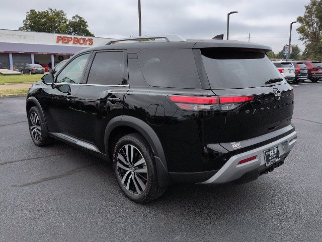 Used 2025 Nissan Pathfinder Platinum w/ Black Appearance Package AWD/4WD image 5