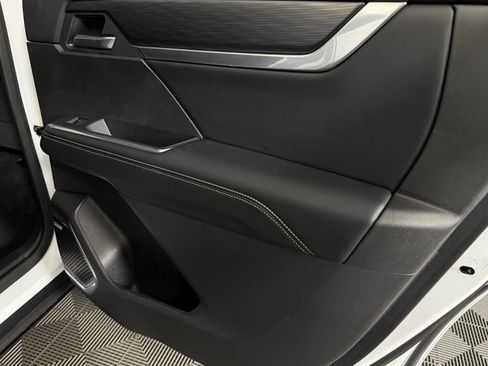 Used 2025 GMC Acadia Elevation image 32