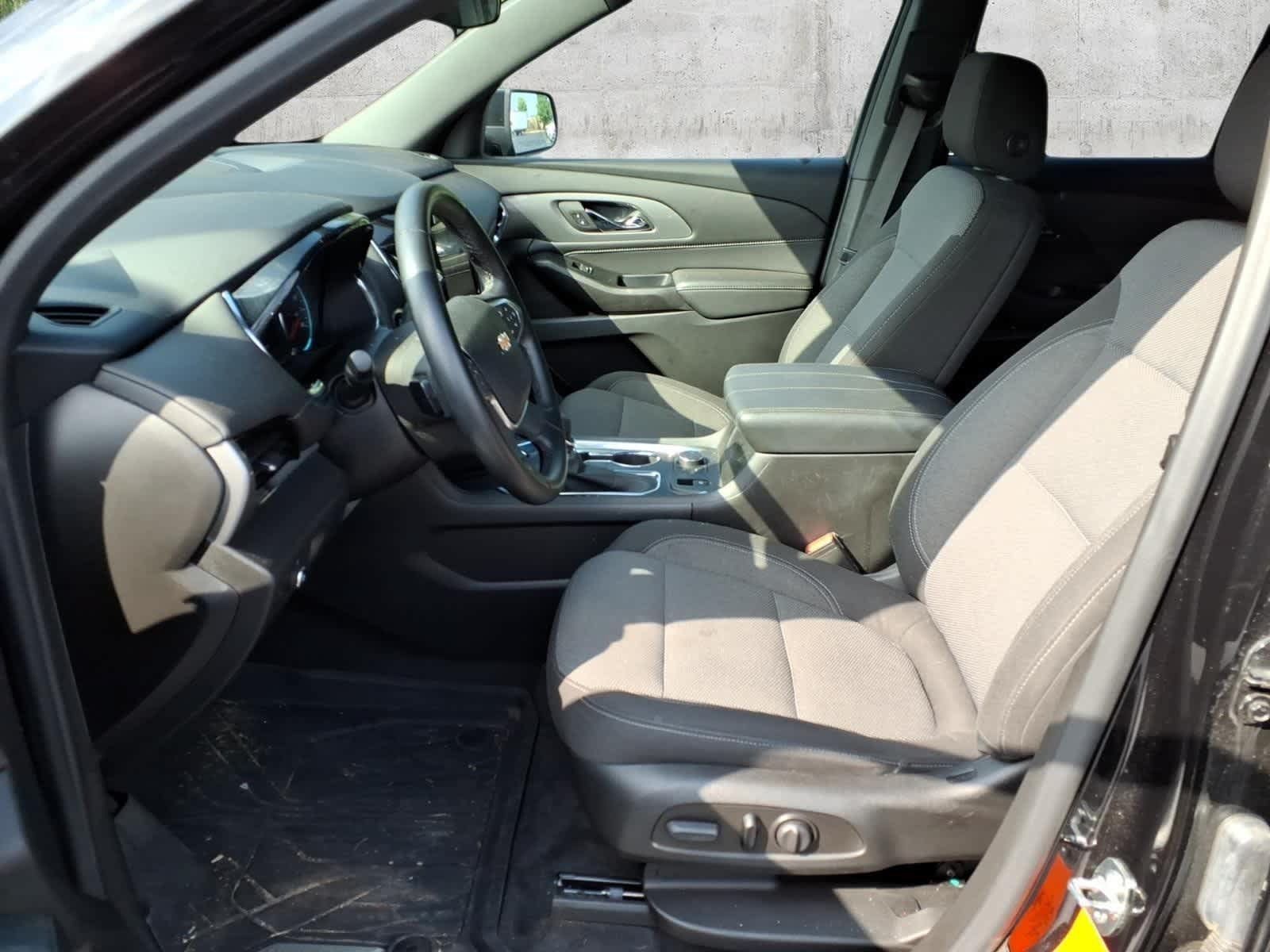 Used 2023 Chevrolet Traverse LT FWD image 4