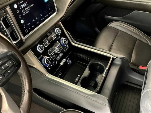 Used 2022 GMC Yukon Denali w/ Advanced Technology Package image 16