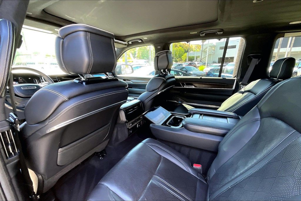 Used 2022 Jeep Grand Wagoneer Series II AWD/4WD image 16