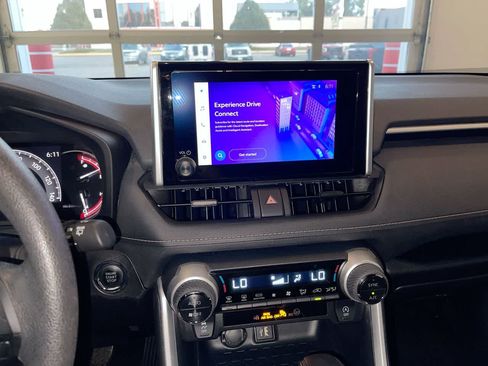 Used 2025 Toyota RAV4 XLE AWD/4WD image 16