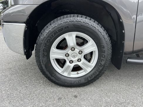 Used 2012 Toyota Tundra 4x4 CrewMax w/ SR5 Pkg image 12