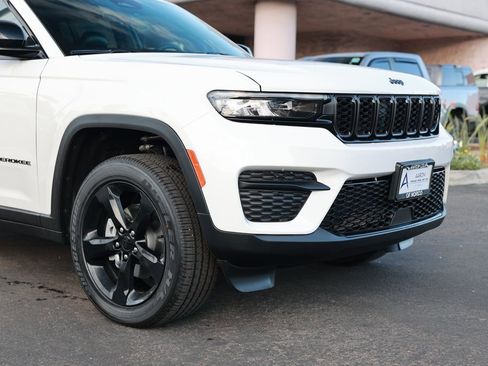 New 2025 Jeep Grand Cherokee Altitude image 7