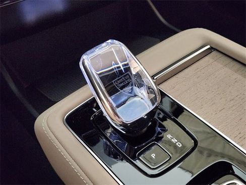 New 2026 Volvo XC90 B6 Plus w/ Protection Package Premier image 20