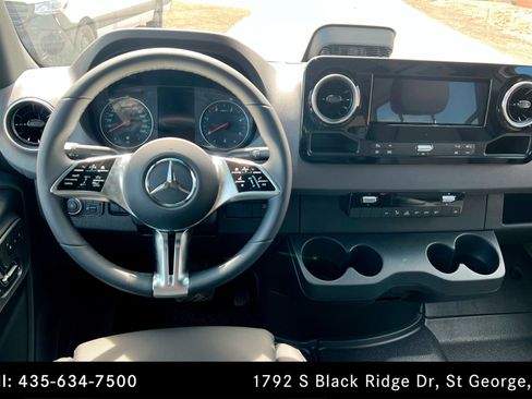 Used 2025 Mercedes-Benz Sprinter 2500 image 12