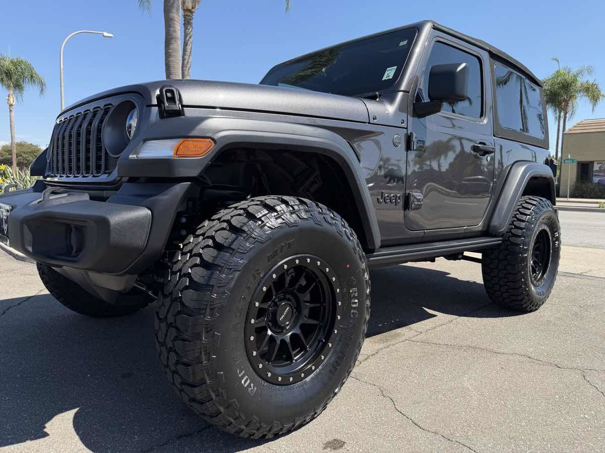 Used 2024 Jeep Wrangler Sport AWD/4WD image 14