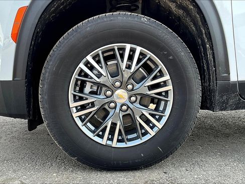 New 2025 Chevrolet Traverse LT w/ Driver Confidence Package image 12