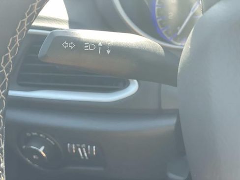 Used 2025 Chrysler Pacifica Select FWD image 16