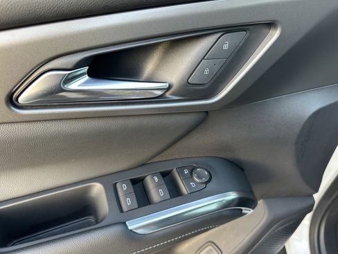 Certified 2025 Chevrolet Traverse LT image 13