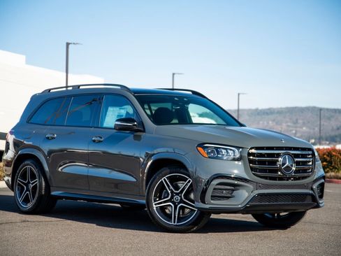 New 2026 Mercedes-Benz GLS 450 4MATIC image 3