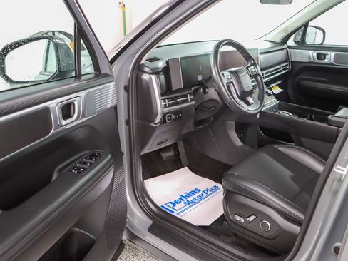 Used 2025 Hyundai Santa Fe SEL FWD image 3
