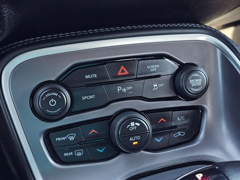 Used 2022 Dodge Challenger GT image 30