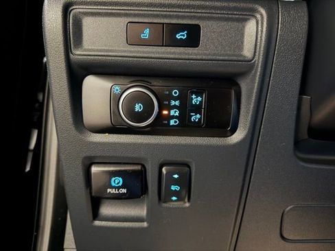 Used 2023 Ford Expedition Limited image 44