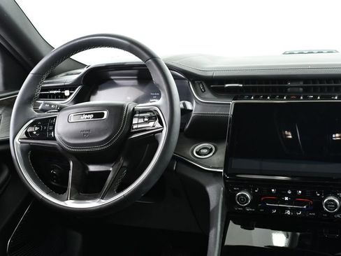 Used 2022 Jeep Grand Cherokee Overland AWD/4WD image 8