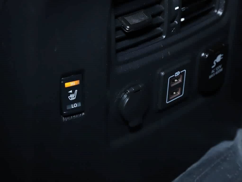 Used 2023 Nissan Titan PRO-4X w/ Pro-4x Convenience Package AWD/4WD image 14