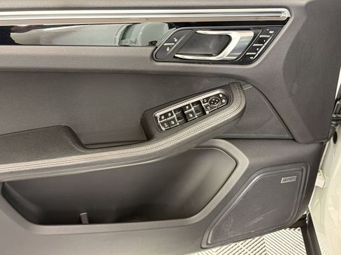 Used 2018 Porsche Macan AWD/4WD image 15