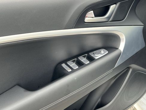 Used 2025 Genesis G70 2.5T image 15