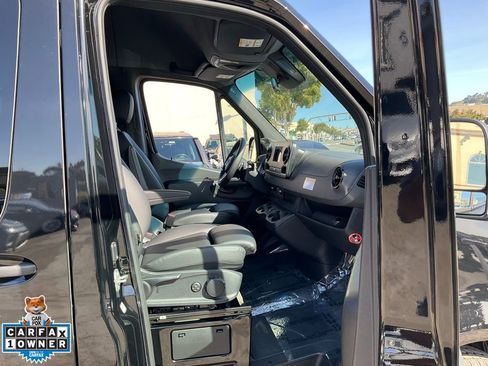Used 2024 Mercedes-Benz Sprinter 2500 image 38