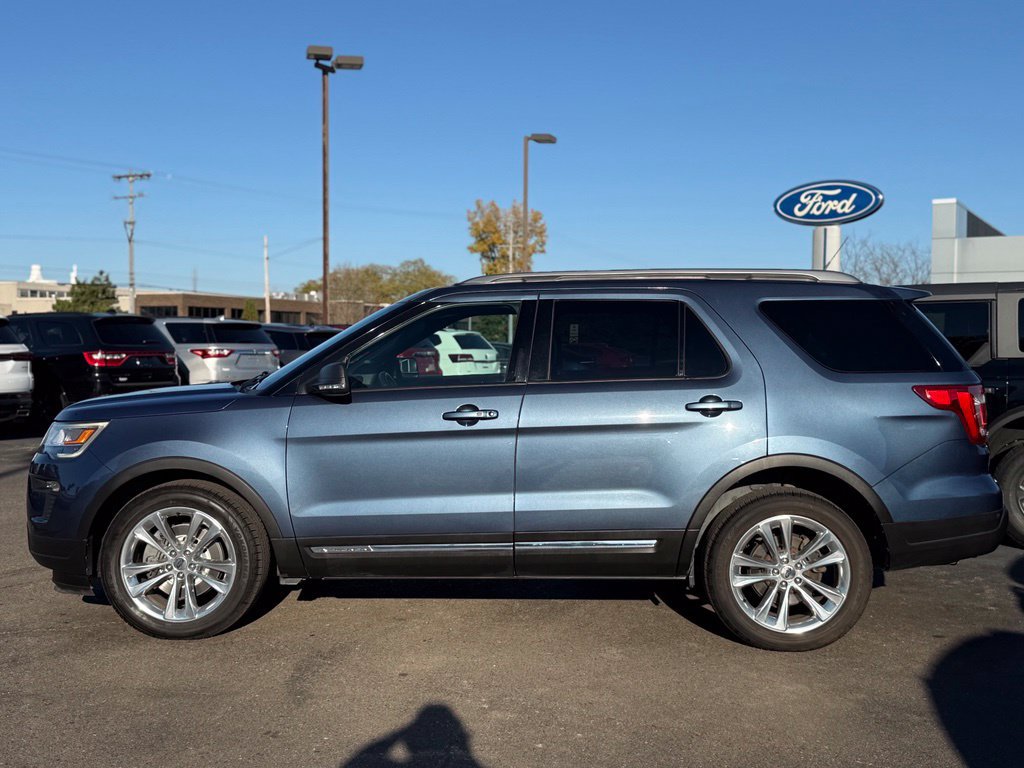 Used 2019 Ford Explorer XLT w/ Equipment Group 202A AWD/4WD image 39