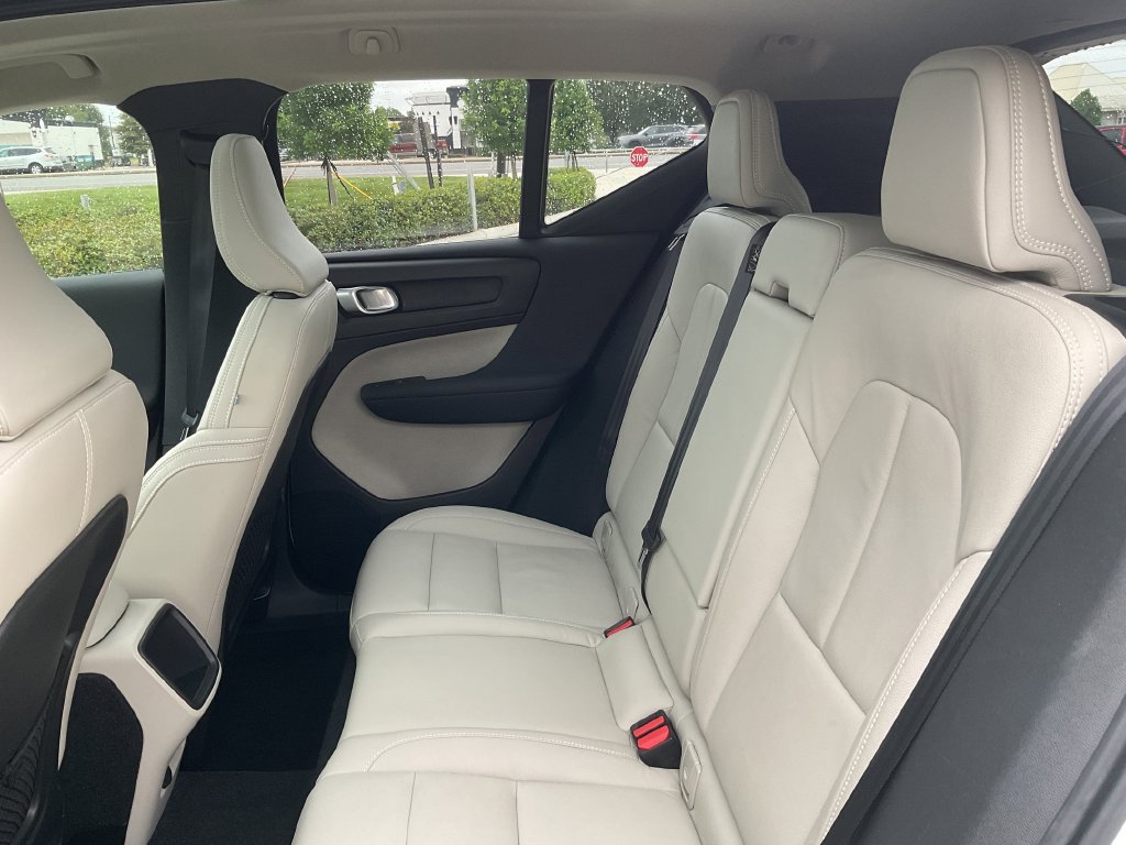 Used 2020 Volvo XC40 T4 Momentum FWD image 16