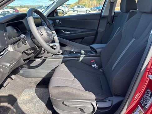 New 2025 Hyundai Elantra SE image 10