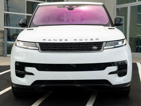 Used 2023 Land Rover Range Rover Sport SE AWD/4WD image 4